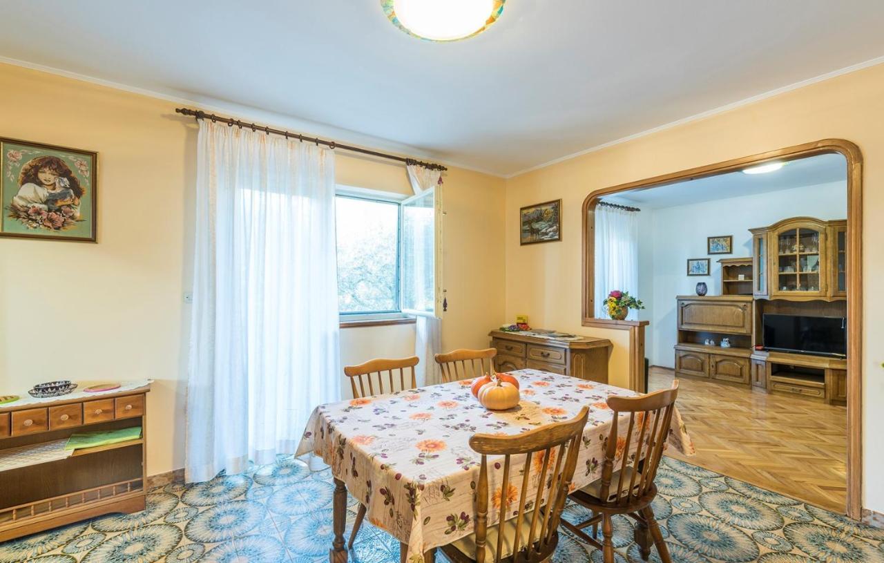 Sveti Lovreč Pazenatički Ferienhaus Zora With Whirlpool מראה חיצוני תמונה