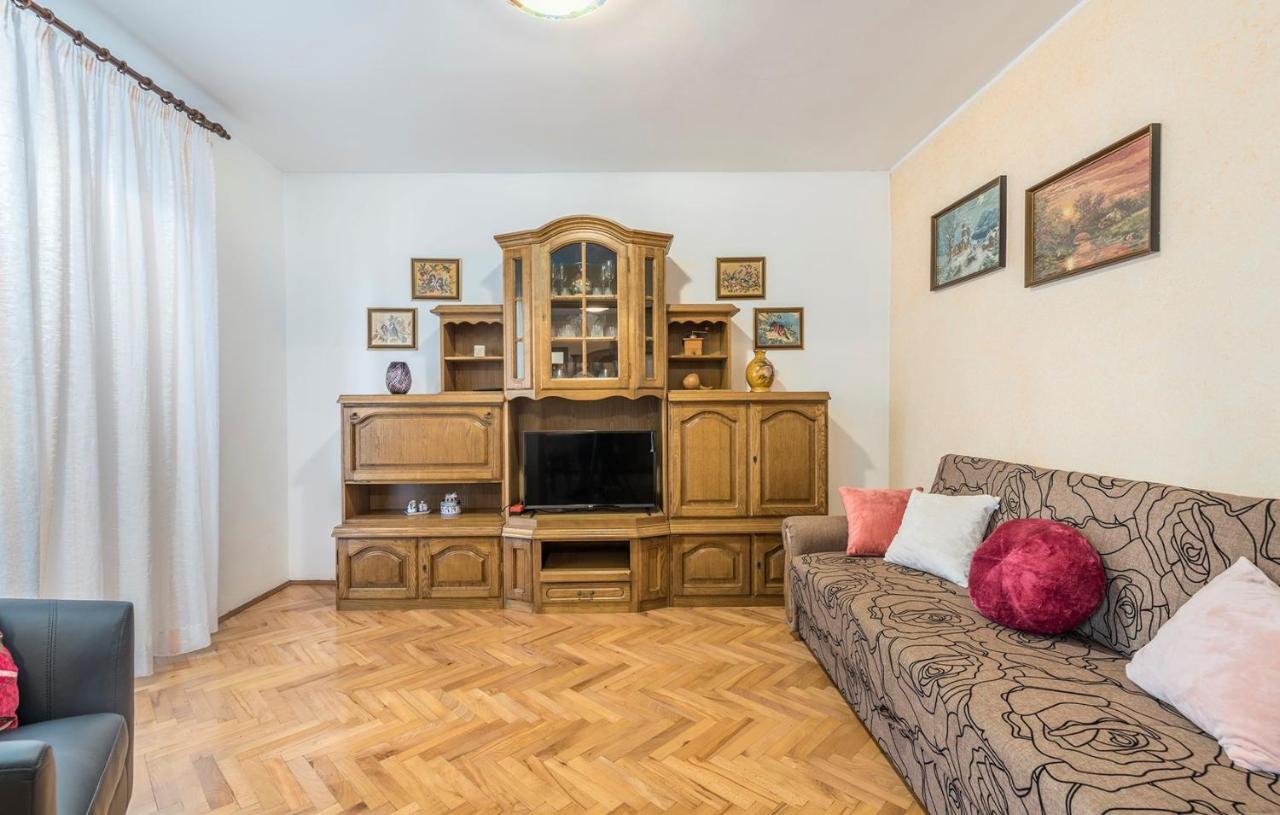 Sveti Lovreč Pazenatički Ferienhaus Zora With Whirlpool מראה חיצוני תמונה