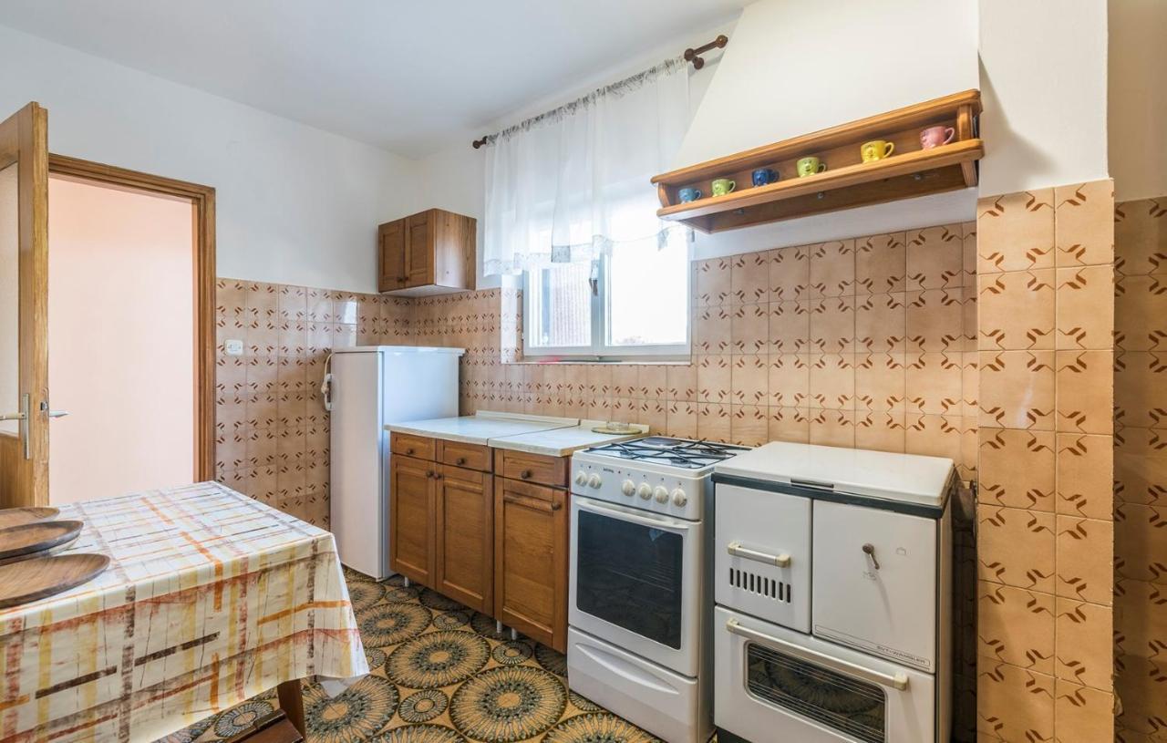 Sveti Lovreč Pazenatički Ferienhaus Zora With Whirlpool מראה חיצוני תמונה