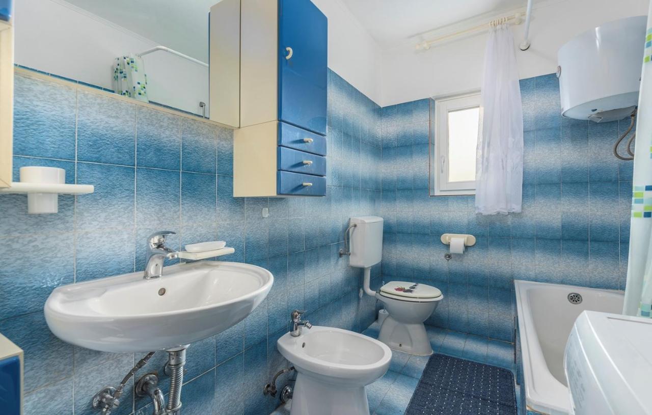Sveti Lovreč Pazenatički Ferienhaus Zora With Whirlpool מראה חיצוני תמונה