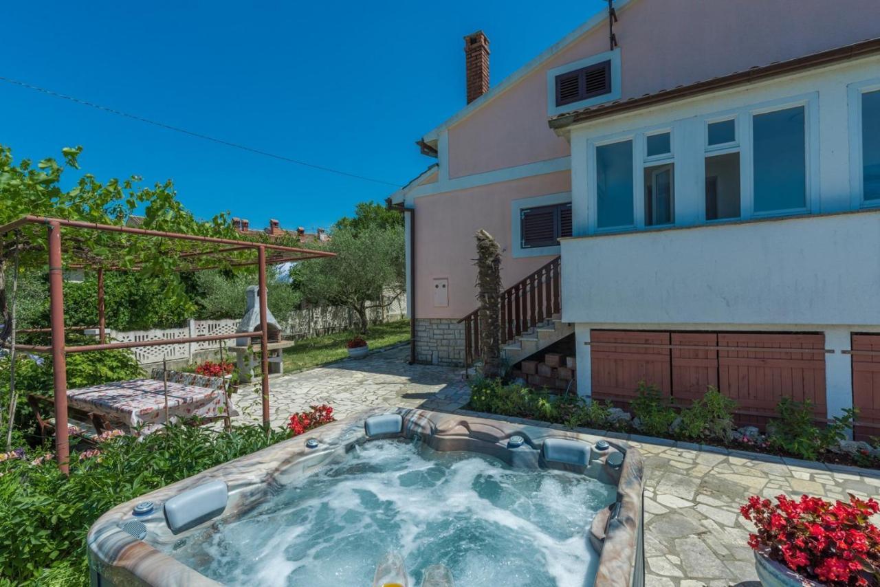 Sveti Lovreč Pazenatički Ferienhaus Zora With Whirlpool מראה חיצוני תמונה