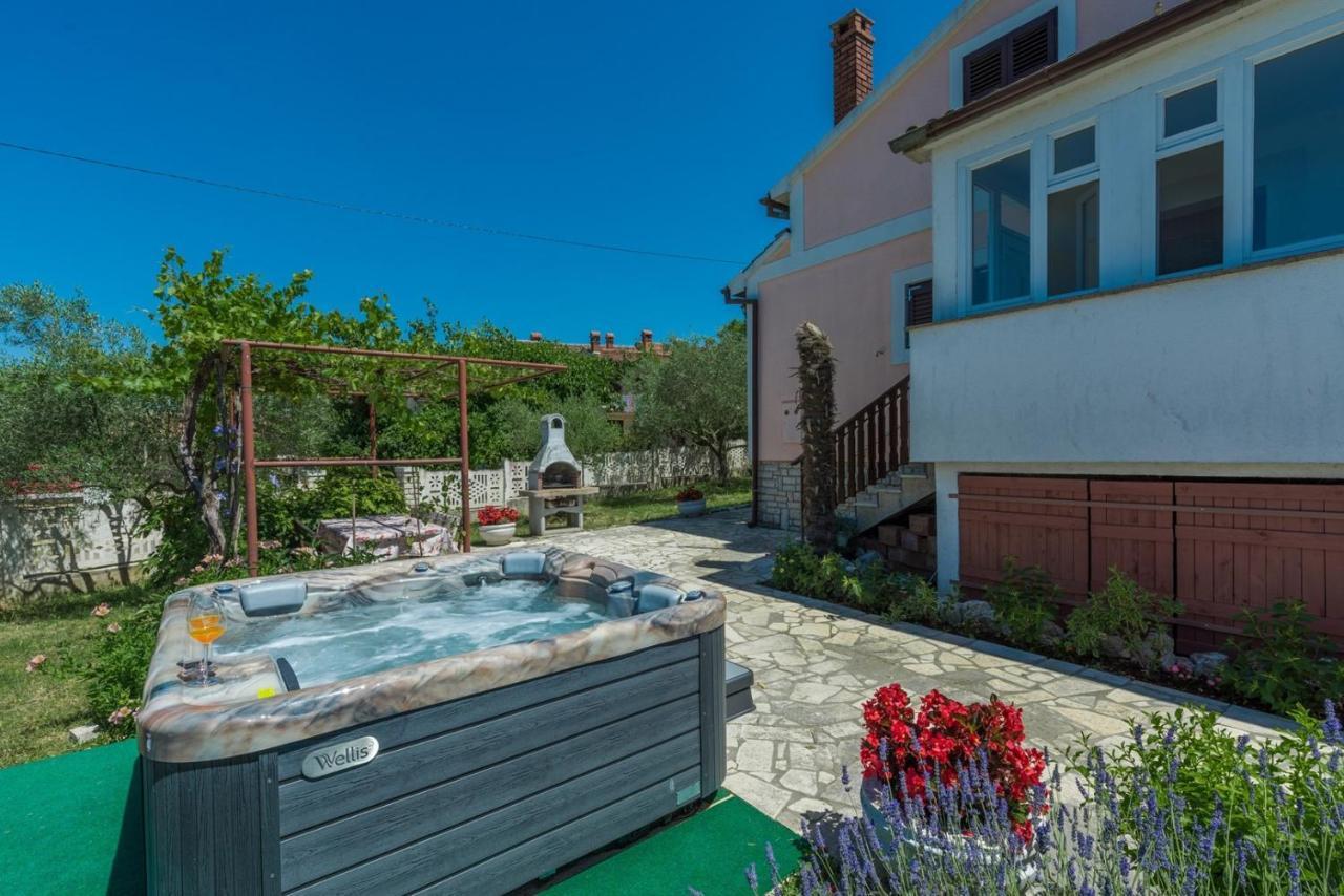 Sveti Lovreč Pazenatički Ferienhaus Zora With Whirlpool מראה חיצוני תמונה